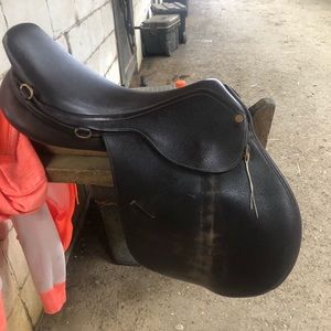 17” Collegiate Jump Saddle
